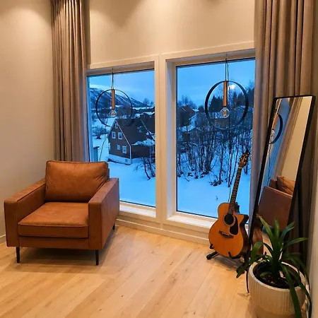 Cozy 3-bedroom Near Center & Northern Lights