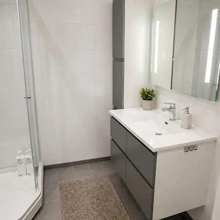 Cozy 3-bedroom Near Center & Northern Lights