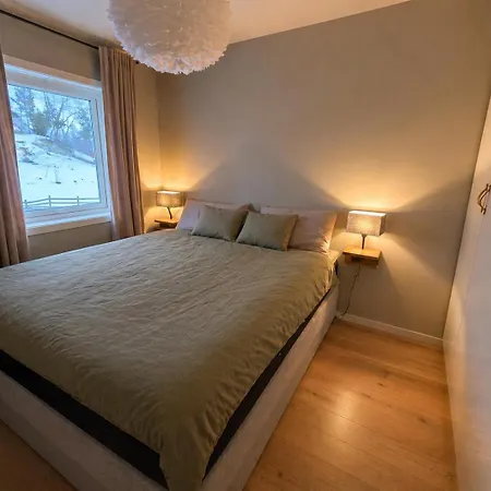 Cozy 3-bedroom Near Center & Northern Lights Apartment