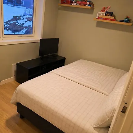 Cozy 3-bedroom Near Center & Northern Lights Apartment Tromsø